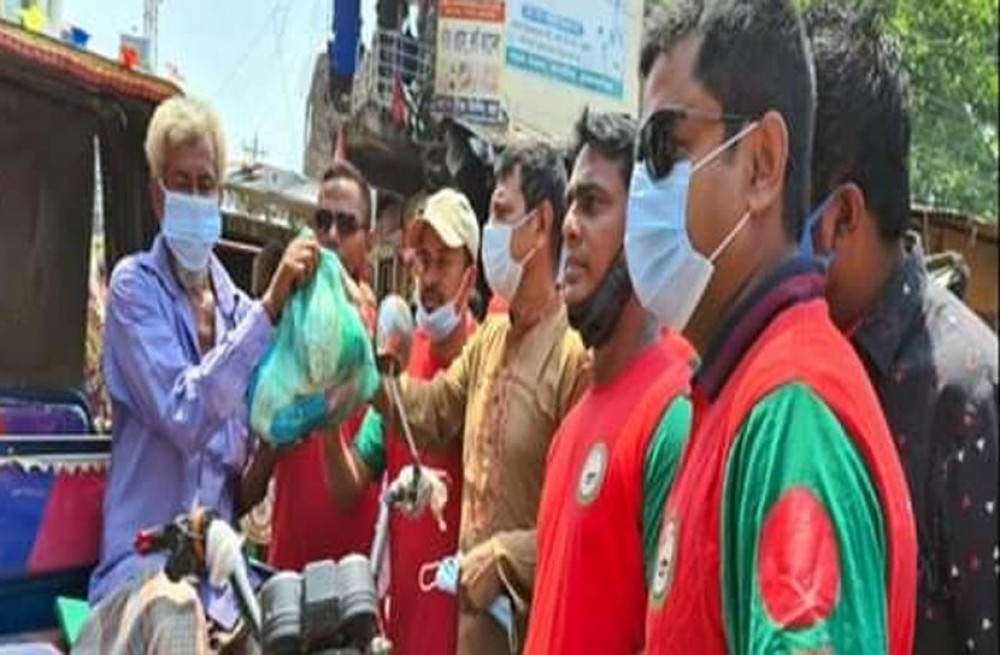 ৪শ রিকশাচালক পেল ঈদ উপহার