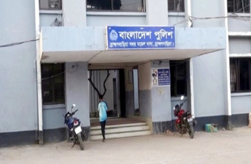 মাদকাসক্ত ছেলেকে পুলিশে দিলেন বাবা