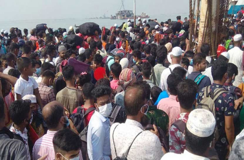 শিমুলিয়ায় পারাপারের অপেক্ষায় হাজার হাজার যাত্রী