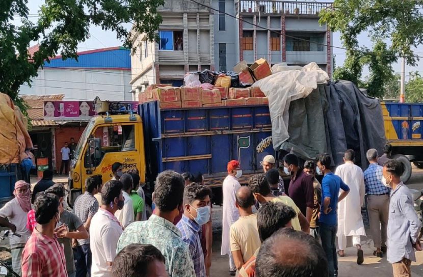 তাল মিছরির পরিবর্তে কাপড় আমদানি, ২ ট্রাক জব্দ 