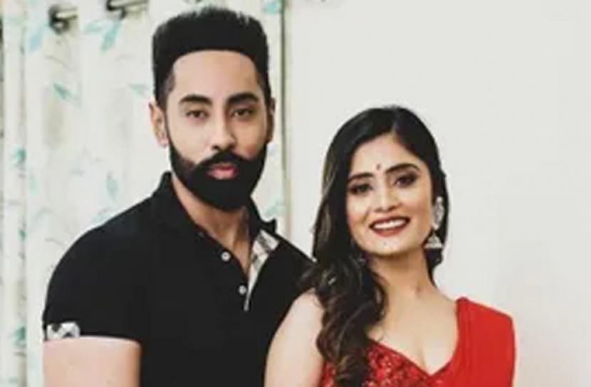 বিয়ে বন্ধ করে মানুষের পাশে তিনি