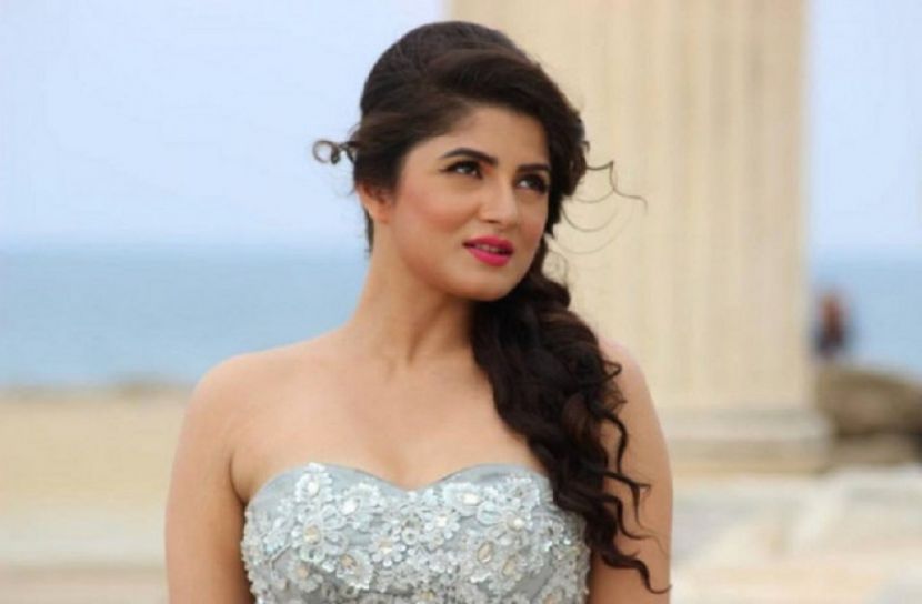 নিজেকে সান্ত্বনা শ্রাবন্তীর