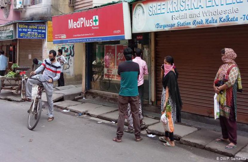 পশ্চিমবঙ্গে দুই সপ্তাহের লকডাউন ঘোষণা 