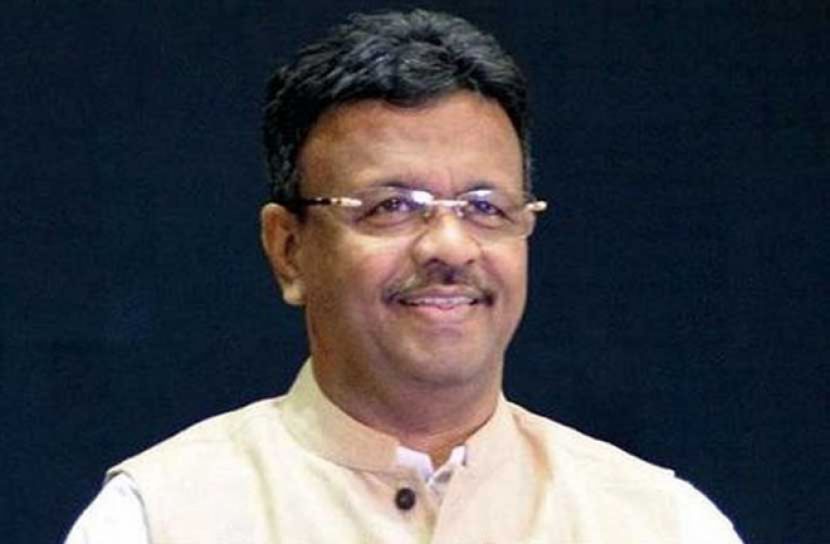 পশ্চিমবঙ্গের মন্ত্রী ফিরহাদ হাকিমকে তুলে নিয়ে গেছে কেন্দ্রীয় বাহিনী