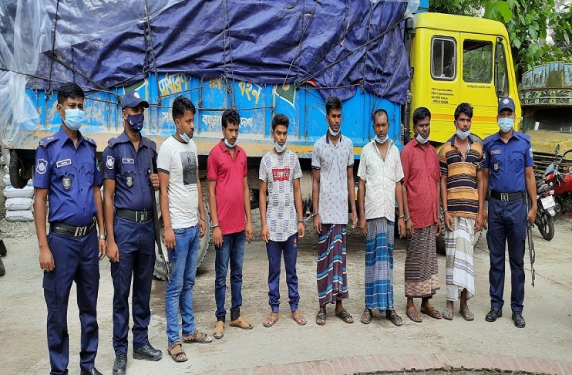 সিরাজগঞ্জে ৭ ডাকাত গ্রেফতার