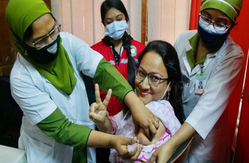 বেশি অ্যান্টিবডি তৈরি হচ্ছে নারীদের শরীরে: গবেষণা