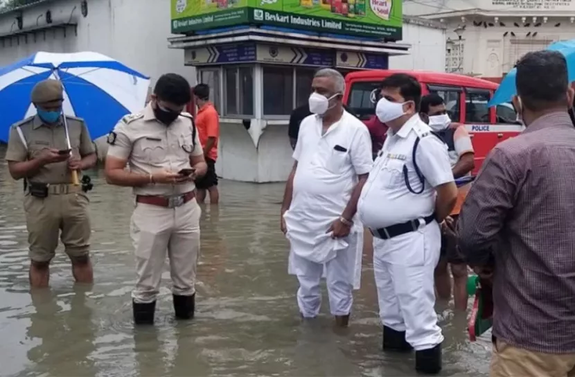 কলকাতা এবারের মতো রক্ষা পেল