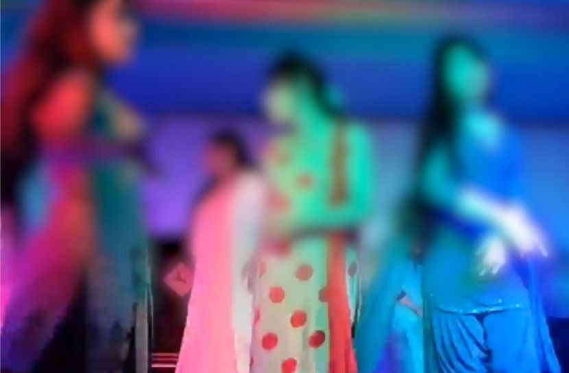 টিকটক-লাইকির টোপ গেলা তরুণীর সংখ্যা কম নয়