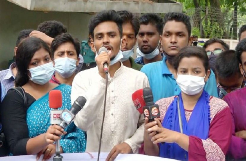 শিক্ষা প্রতিষ্ঠান খোলার দাবিতে শিক্ষার্থীদের বিক্ষোভ