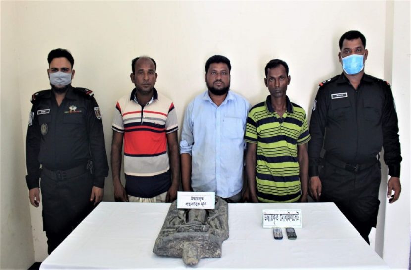 কোটি টাকা মূল্যের কষ্টি পাথরের মূর্তি উদ্ধার 