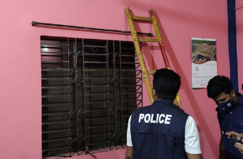 সাভারে আ. লীগ নেতার বাড়িতে গুলি