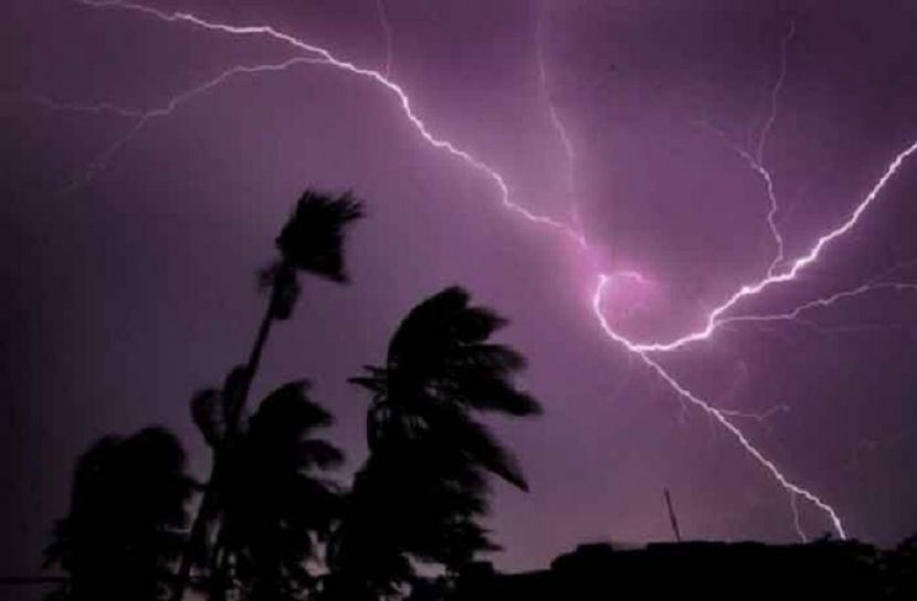 বজ্রপাতে দুই নারীর মৃত্যু      