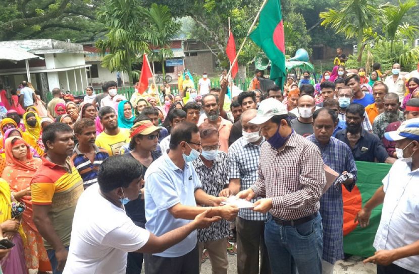ঈশ্বরদীতে পুনর্বাসনের দাবিতে বিক্ষোভ