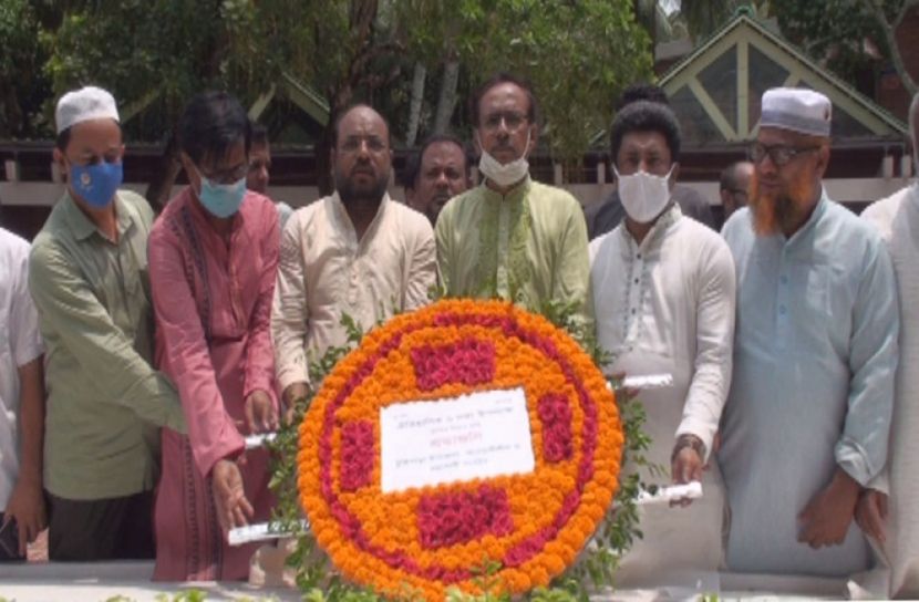 গোপালগঞ্জে বঙ্গবন্ধু সমাধিতে শ্রদ্ধা
