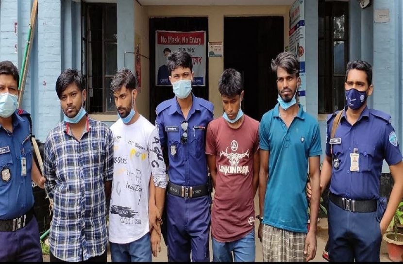 কাপ্তাই হ্রদে নৌকায় মাদক বিক্রি, আটক ৪