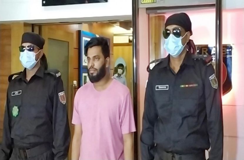 গ্রাহকদের ১০ কোটি টাকা আত্মসাত, অবশেষে ধরা