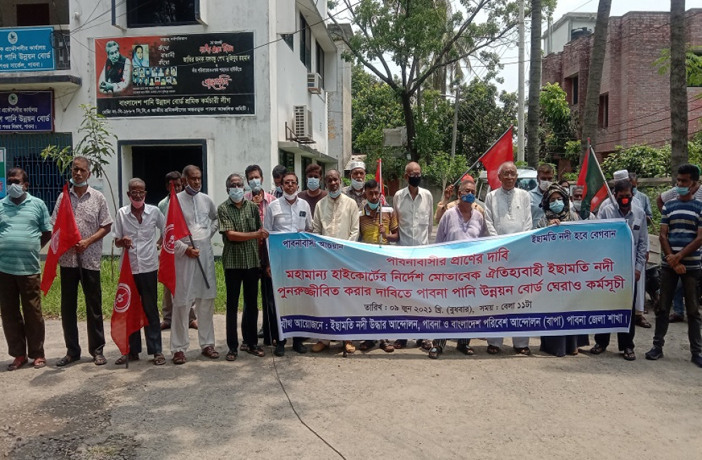 নদী খননের দাবিতে পানি উন্নয়ন বোর্ড ঘেরাও 
