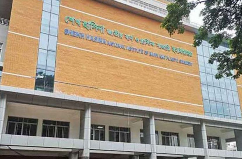 দগ্ধ তিন পোশাক শ্রমিকের মৃত্যু
