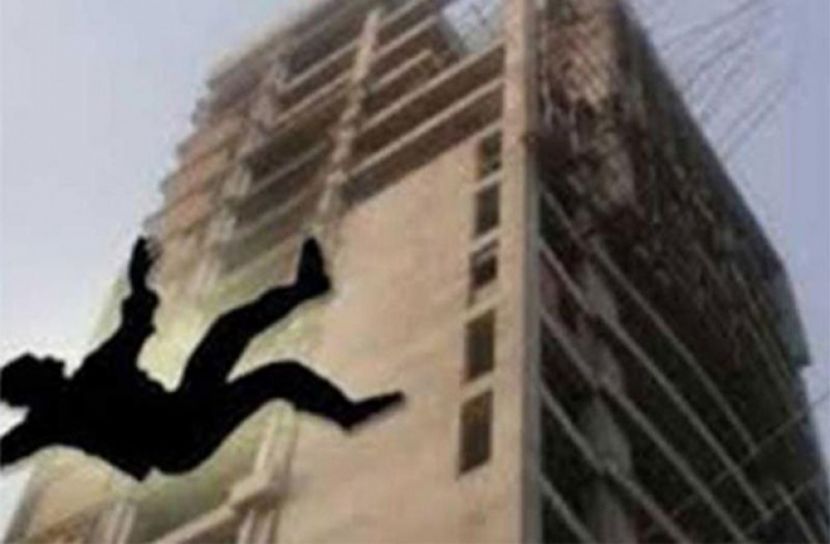 রাজধানীতে মসজিদের ছাদ থেকে পড়ে যুবকের মৃত্যু