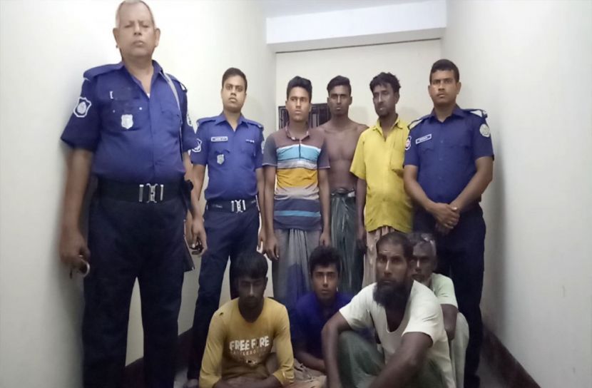 কুয়াকাটায় নৌ পুলিশের অভিযানে ১৬ জেলে আটক