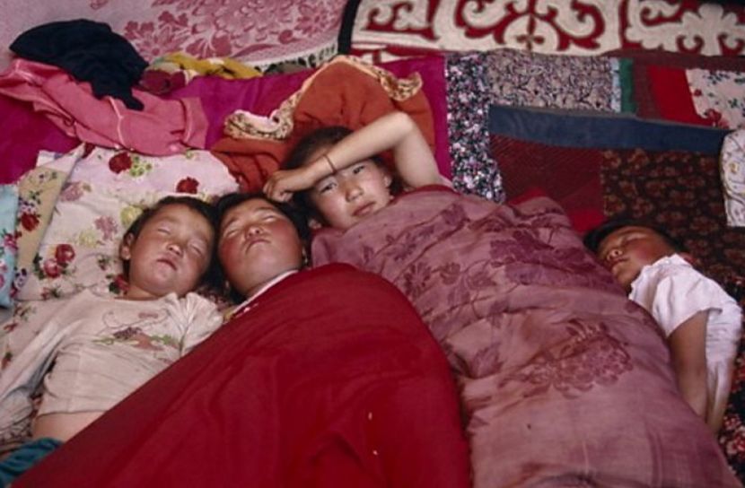 অদ্ভুত ঘুম রোগে আক্রান্ত 