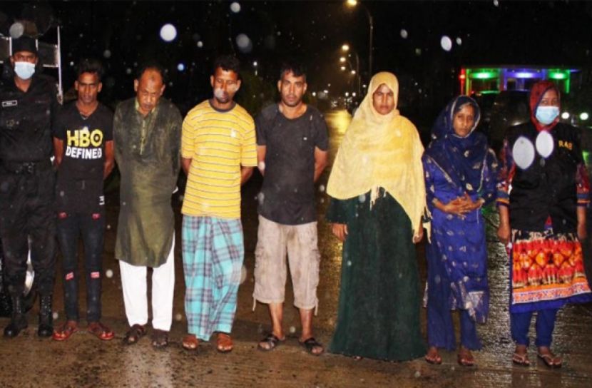 চাকরির প্রলোভনে পতিতাবৃত্তিতে বাধ্য করত চক্রটি