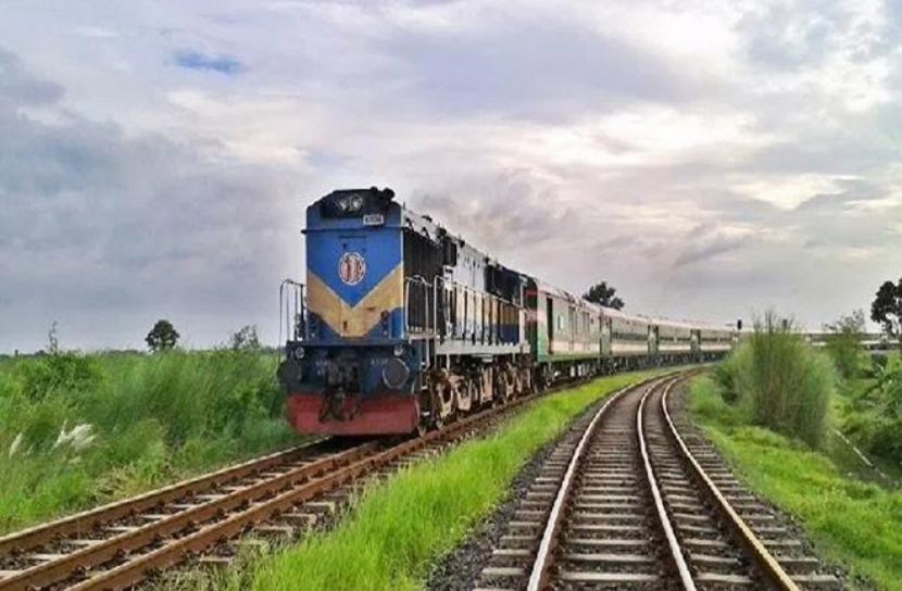 ট্রেন থামবে না ৭ জেলায়