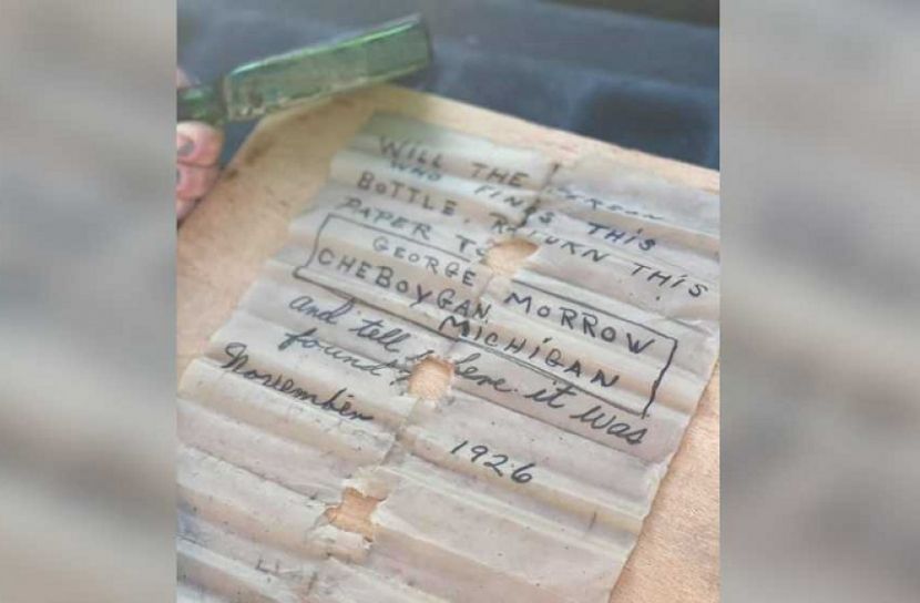 বাবার লেখা চিঠি পেয়ে আপ্লুত মেয়ে
