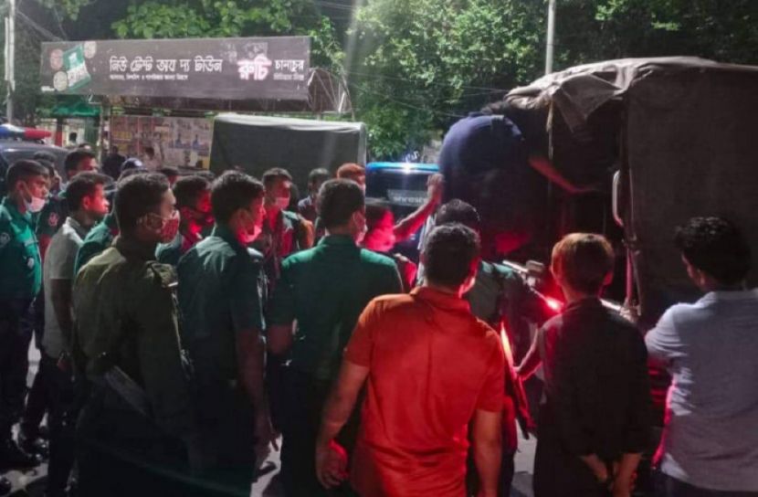ঢাকা বিশ্ববিদ্যালয়ে মাদকসহ আটক ৫
