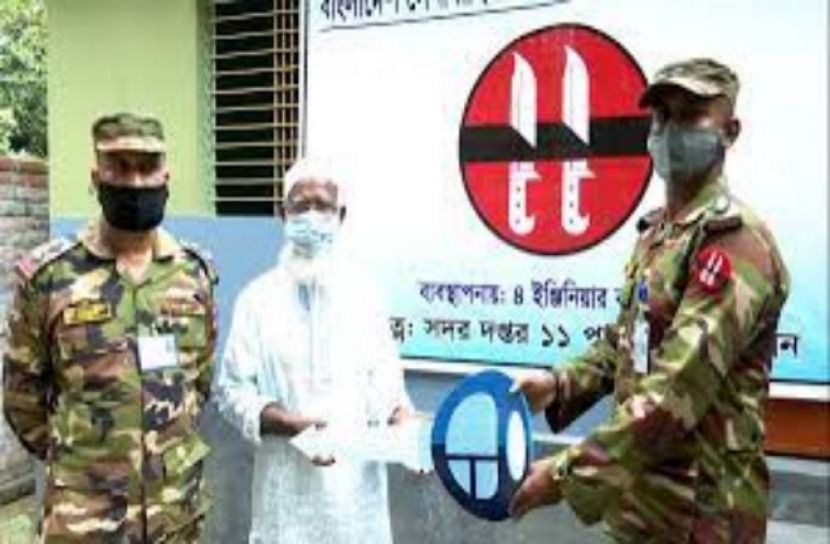 মুক্তিযোদ্ধাকে বাড়ি উপহার, সেনাবাহিনী