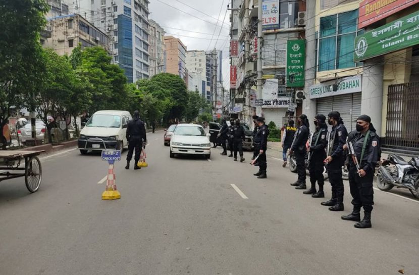 প্রধান সড়ক ফাঁকা, পাড়া-মহল্লায় জনসমাগম 