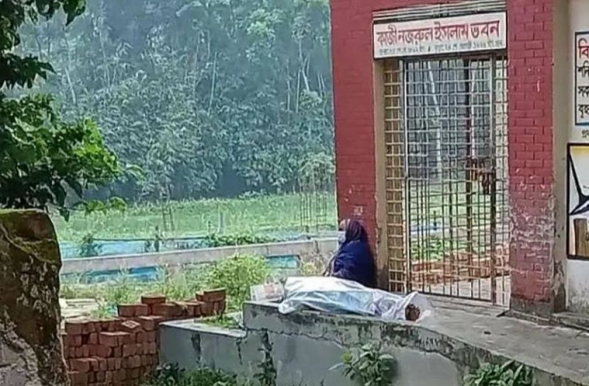 শ্মশানে স্বামীর মরদেহের পাশে সারারাত, সকালে এলো মুসলিমরা
