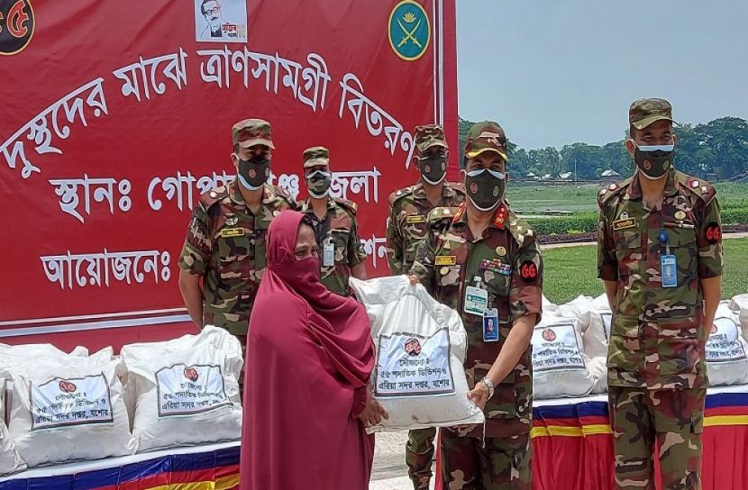 সেনাবাহিনীর ফ্রি মেডিকেল ক্যাম্প ও  ত্রাণ সহায়তা  