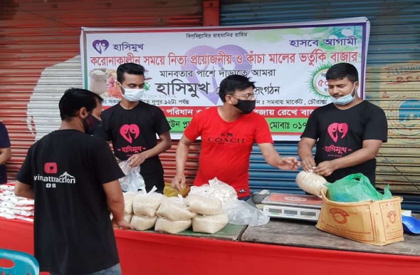 ঠাকুরগাঁওয়ে অর্ধেক দামে খাদ্যসামগ্রী বিক্রি