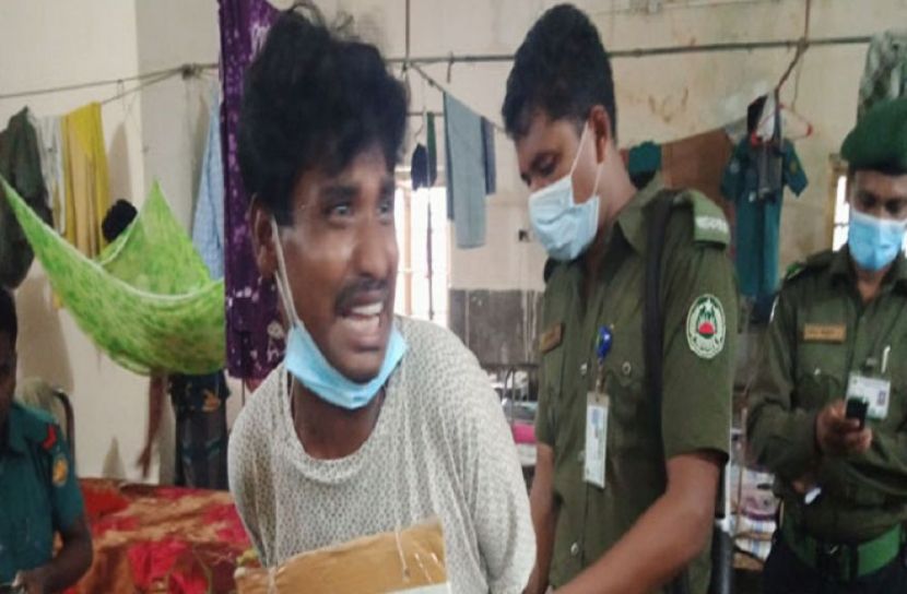 চাকরি নেই, চুরি করে ধরা