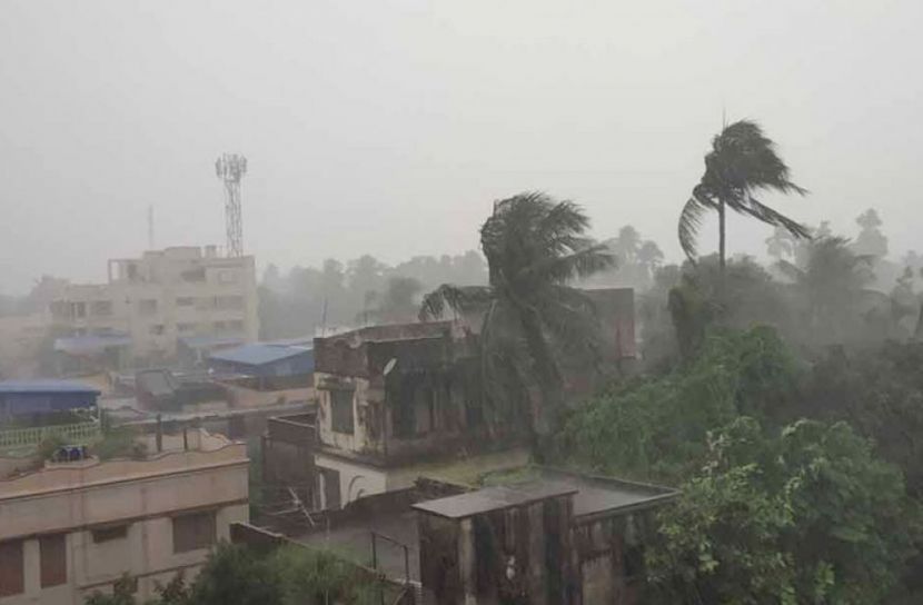 দমকা হাওয়ার সঙ্গে নামবে বৃষ্টি