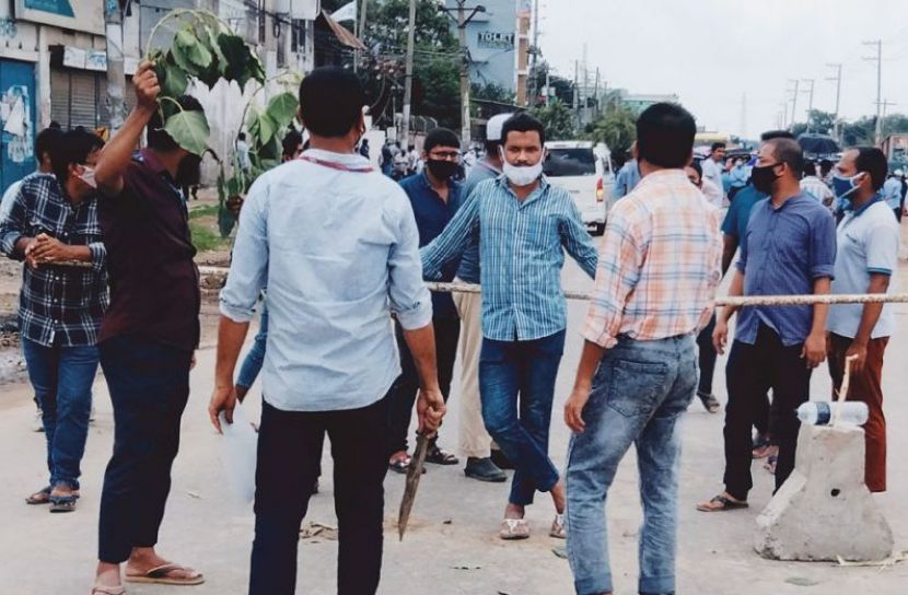 গাজিপুরে পোশাক-শ্রমিকদের সড়ক অবরোধ