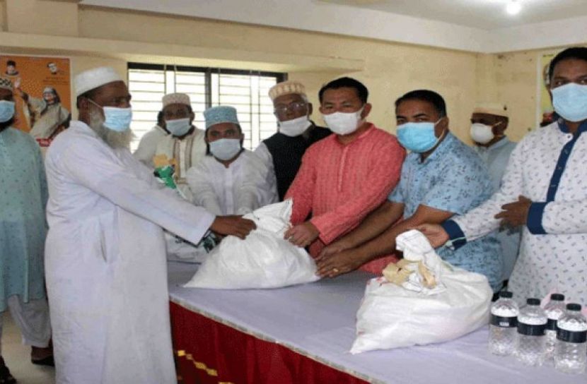 খাগড়াছড়িতে আলেমদের মাঝে খাদ্য সামগ্রী বিতরণ