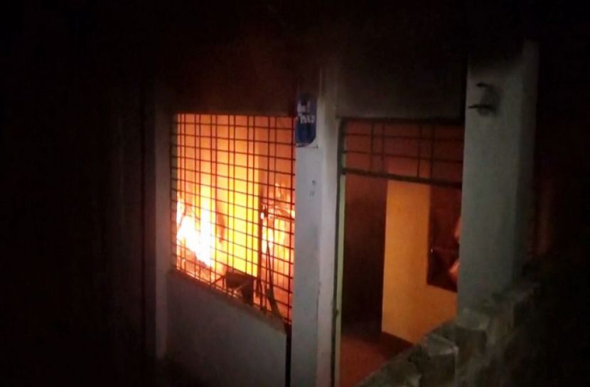 অভিযুক্ত কাঞ্চনের বাড়ীতে বিক্ষুব্ধ জনতার আগুন
