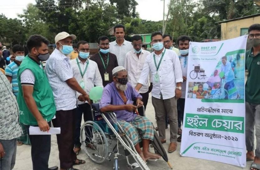 জামালপুরে দোস্ত এইডের পক্ষ থেকে অর্ধশত হুইলচেয়ার বিতরণ
