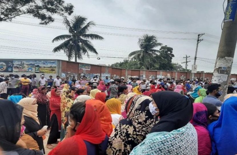 গাজীপুরে শ্রমিকদের বিক্ষোভ-সড়ক অবরোধ