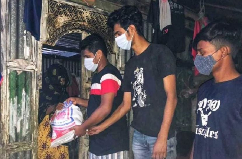করোনা আক্রান্ত হয়েও থেমে নেই যুবলীগ নেতা বায়েজীদের মানবিক কাজ