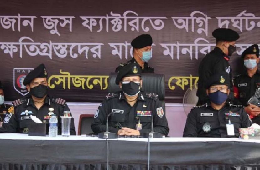 রূপগঞ্জে অগ্নিকাণ্ডে ক্ষতিগ্রস্তদের র‌্যাবের সহায়তা