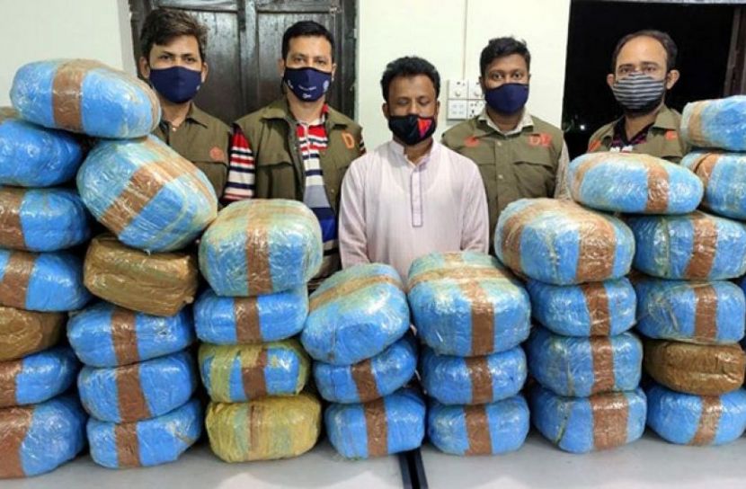 ইয়াবা-গাঁজা জব্দ, সাংবাদিকসহ গ্রেফতার ৫