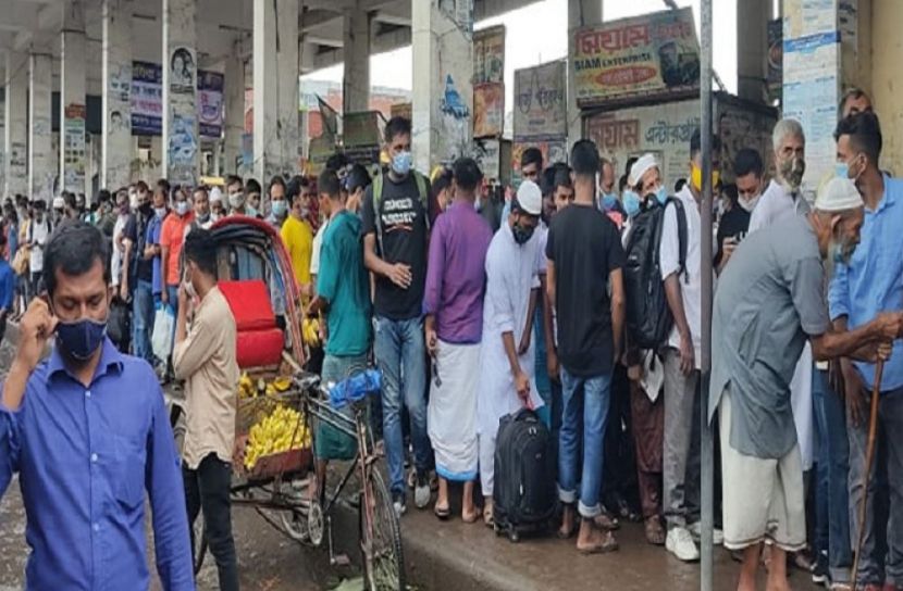 মহাখালী টার্মিনালে ঘরমুখো মানুষের অপেক্ষা