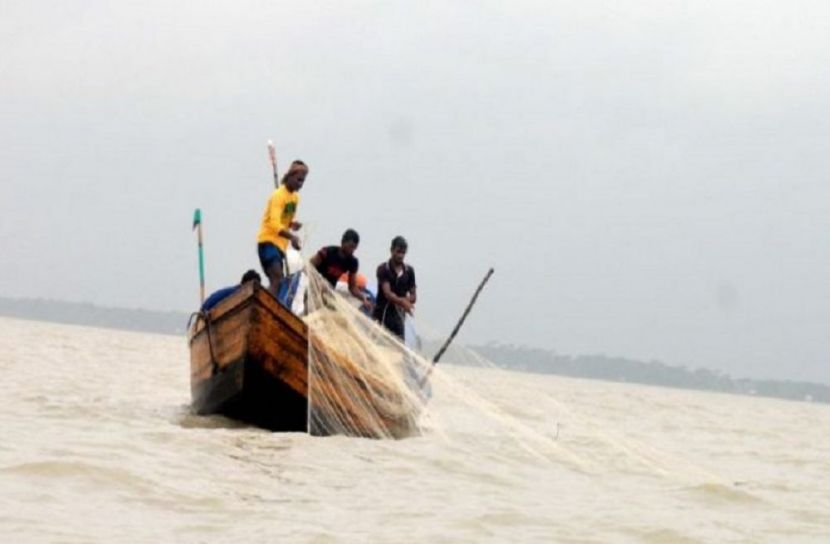 সাগরে যেতে প্রস্তুত কয়েক লাখ জেলে
