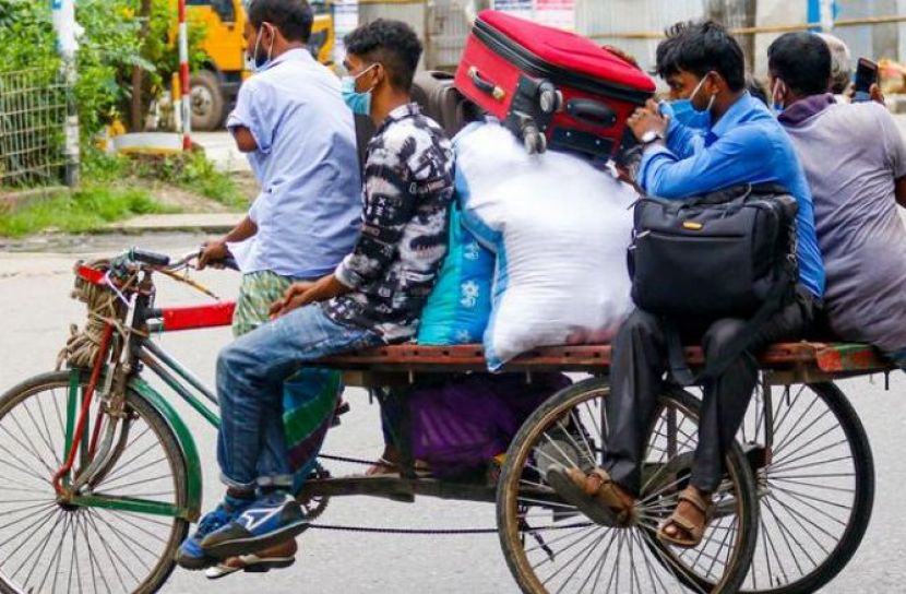 কঠোর লকডাউনে আকাশছোঁয়া রিকশা ভাড়া