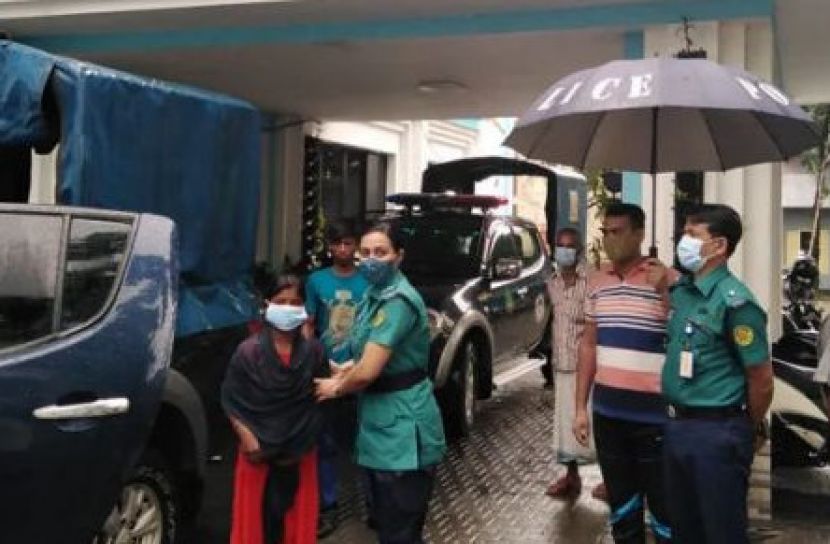 গাড়ি না পেয়ে থানায় প্রসূতি, হাসপাতালে নিলো পুলিশ