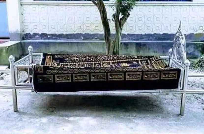 করোনার খবরে মায়ের মৃত্যু, মৃত‌্যুর খবরে বাবার