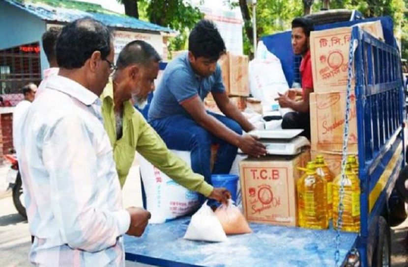 কাল থেকে একশ টাকায় তেল বেচবে টিসিবি 